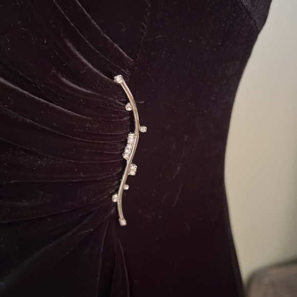 Robbie Bee, velvet like gown, STUNNING - Picture 4 of 7